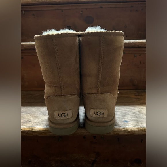 USED UGGS NEED TLC - Picture 10 of 11